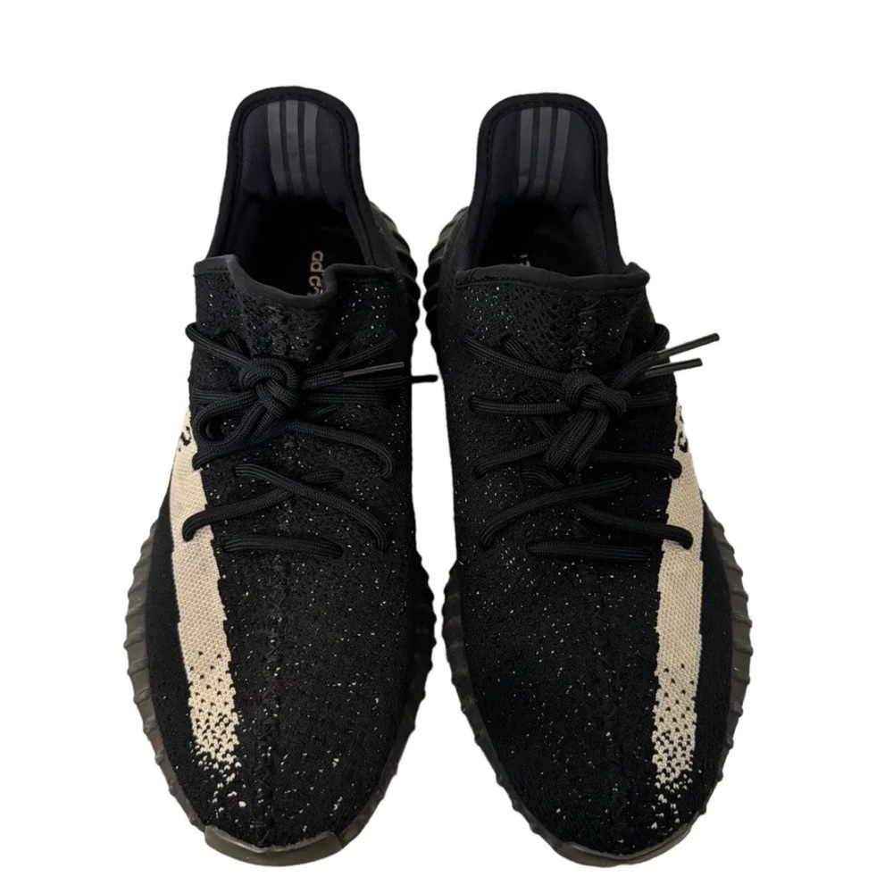 Men’s size 12 - adidas YEEZY boost 350 v2 Low Oreo GREAT CONDITION - Picture 3 of 7